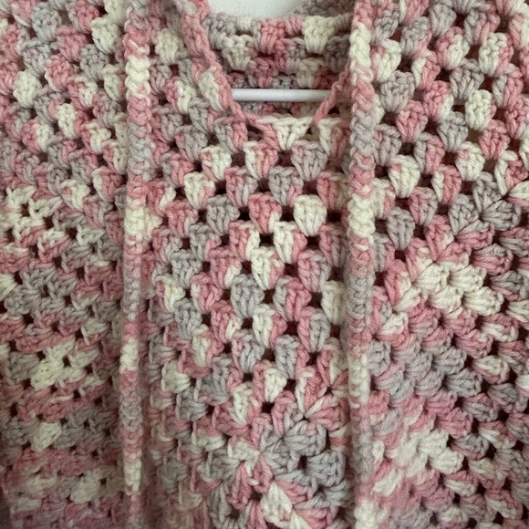 Nice and warm hand-knitted hooded jacket. - Picture 3 of 3